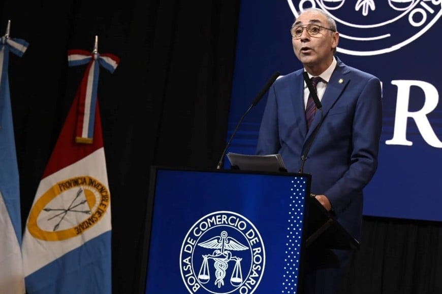 En su discurso al conmemorar 140 años de la entidad que preside, Miguel Simioni destacó especialmente la agenda en común con la Bolsa de Comercio de Santa Fe. Crédito: Gentileza.