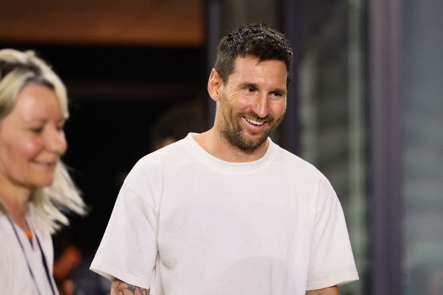 Aug 24, 2024; Fort Lauderdale, Florida, USA; Inter Miami forward Lionel Messi (10) greets FC Cincinnati players after the match at Chase Stadium. Mandatory Credit: Sam Navarro-USA TODAY Sports