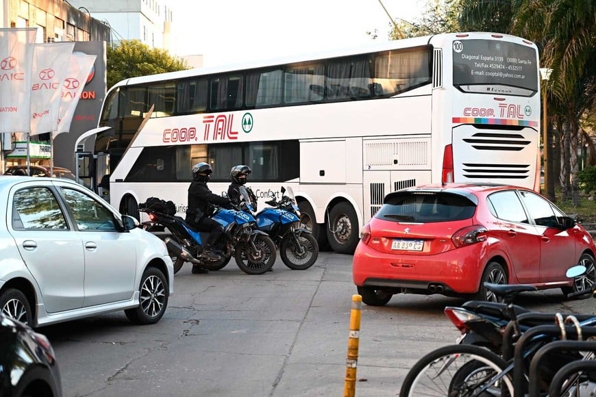 Efectivos de policía motorizada controlaban el tránsito. Foto: Flavio Raina