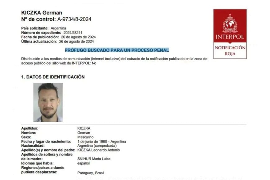 La notificación roja emitidad por Interpol.