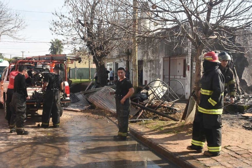 Incendios estructurales, un tipo de siniestro al que atienden los bomberos locales. Foto: Flavio Raina.