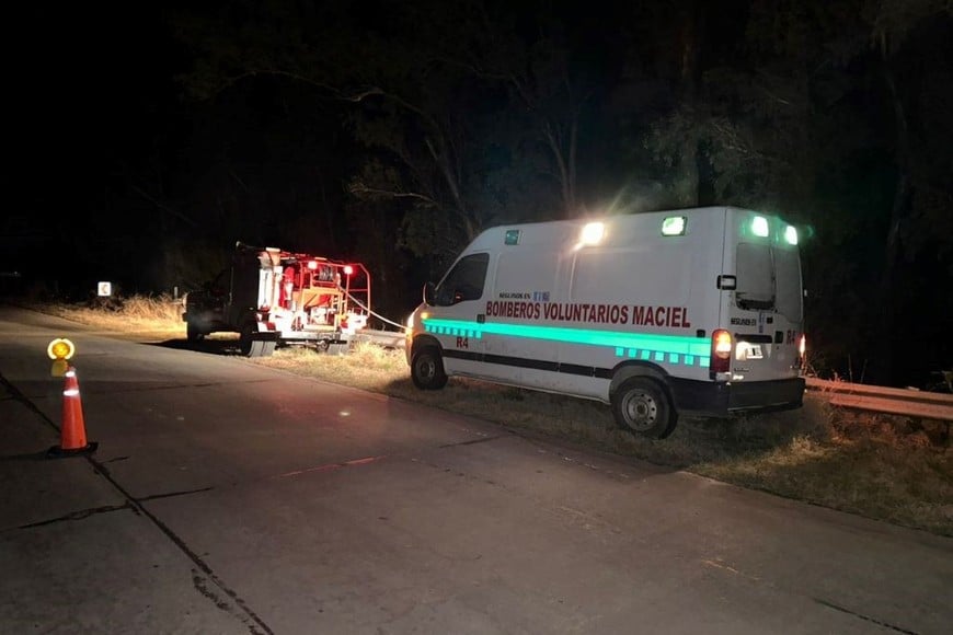 Los dos móviles del cuartel, en acción durante la noche del domingo, en cercanías del arroyo Monje.