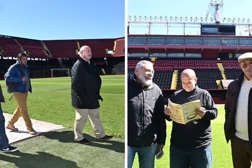 A la izquierda, "Cococho" Álvarez, "Quico" Salva y "Rocky" Clement entran a la cancha, 37 años después. A la derecha: José Barukel, Carlos Fertonani, Carlos Braga y Alfredo Mordini, dialogan mientras miran la revista armada para el partido en cuestión. Crédito: Flavio Raina.