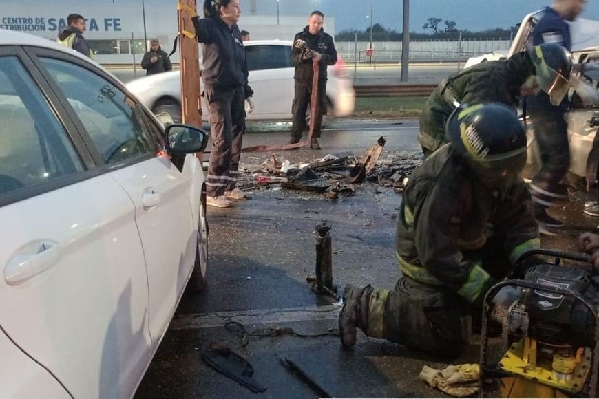 En el lugar trabajaron policías, bomberos y agentes de emergencias para asistir a las víctimas.