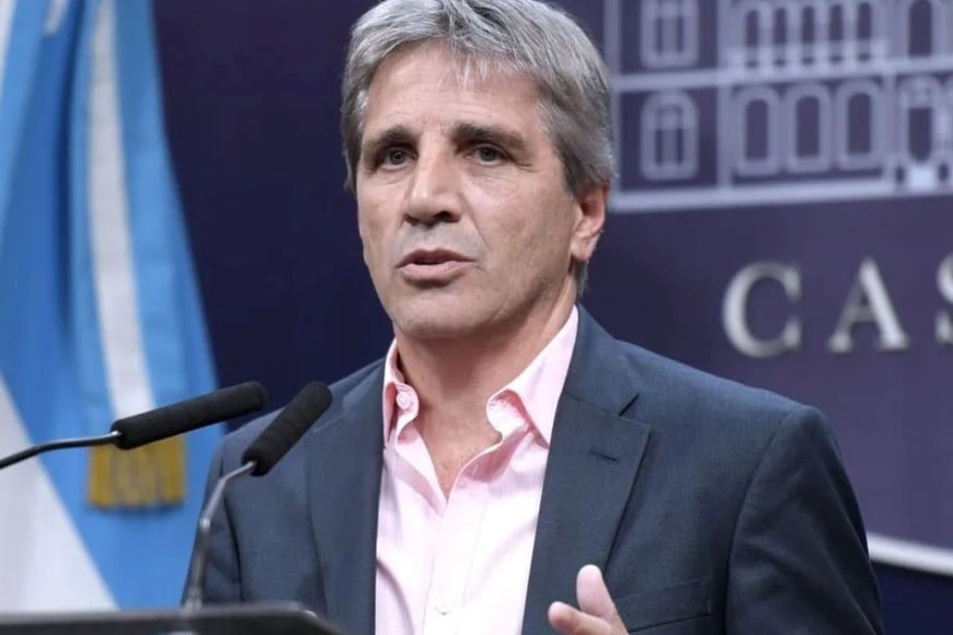 "El blanqueo no tiene fin recaudatorio. Está hecho para refundar la Argentina, para dejar atrás la etapa negra de una vorágine fiscal demencial", dijo Caputo.