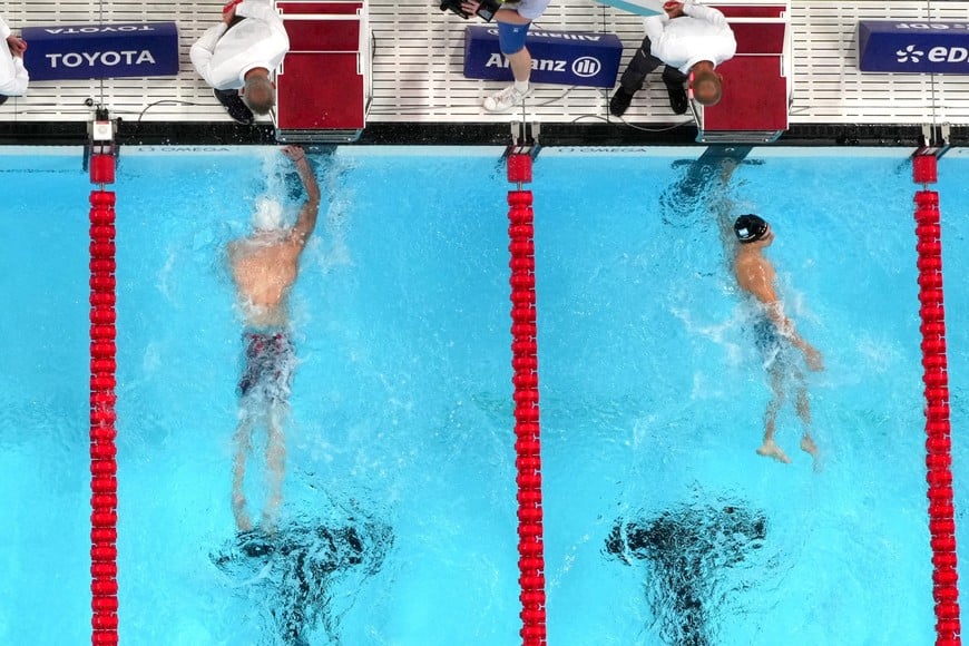 Paris 2024 Paralympics - Swimming - Men's 200m Individual Medley - SM7 Final - Paris La Defense Arena, Nanterre, France - August 31, 2024
Inaki Basiloff of Argentina wins the race ahead of Andrii Trusov of Ukraine REUTERS/Andrew Couldridge