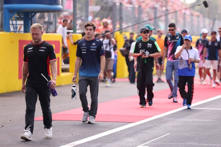 Formula One F1 - Italian Grand Prix - Autodromo Nazionale Monza, Monza, Italy - September 1, 2024
Haas' Kevin Magnussen, Williams' Franco Colapinto during the drivers parade before the race REUTERS/Claudia Greco