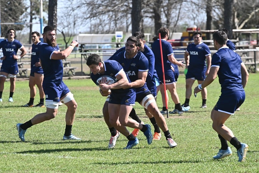 Entrenamiento de campo de Los Pumas en cancha de CRAI.