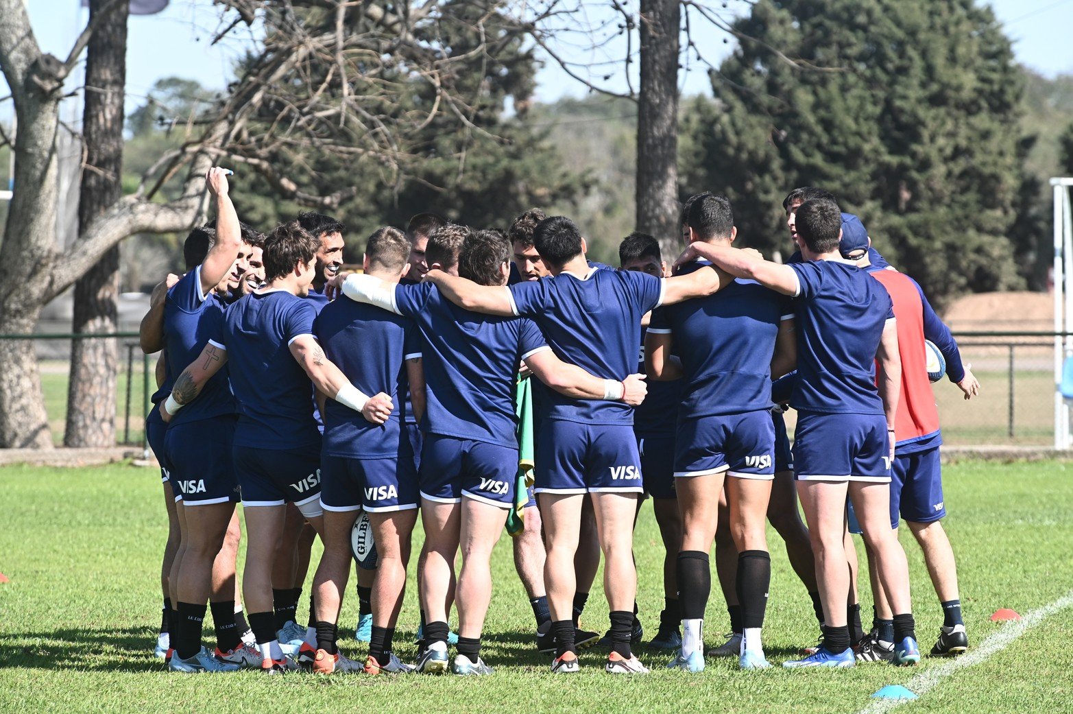 Entrenamiento de campo de Los Pumas en cancha de CRAI.