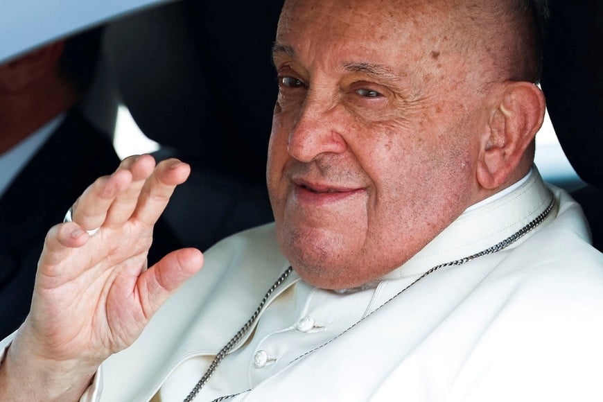 Pope Francis gestures at Soekarno-Hatta International Airport during his apostolic visit to Asia, in Tangerang near Jakarta, Indonesia, September 3, 2024. REUTERS/Willy Kurniawan