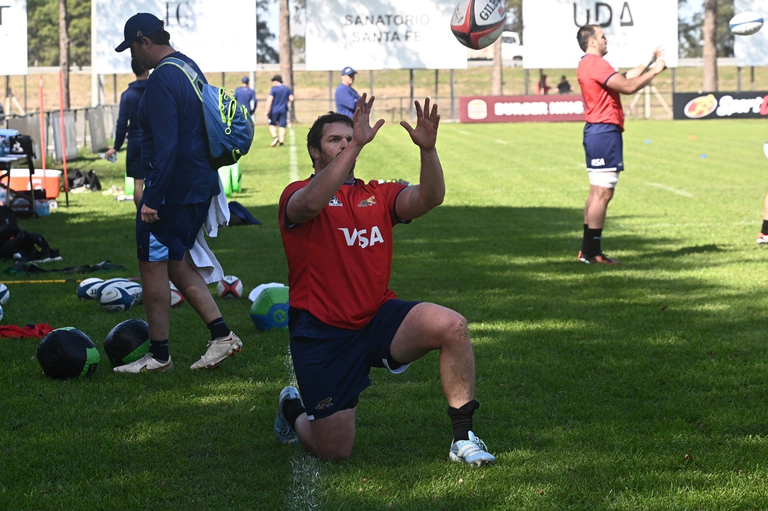 Entrenamiento de campo de Los Pumas en cancha de CRAI.