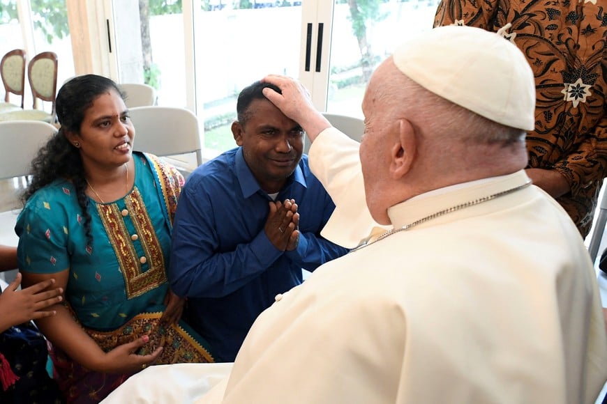 Pope  Francis meets with migrants, during his apostolic visit to Asia, in Jakarta, Indonesia September 3, 2024. Vatican Media/­Handout via REUTERS    ATTENTION EDITORS - THIS IMAGE WAS PROVIDED BY A THIRD PARTY.