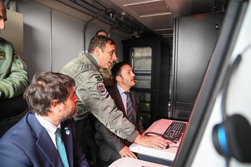 El ministro Petri inauguró un nuevo radar para la custodia del espacio aéreo en el norte santafesino