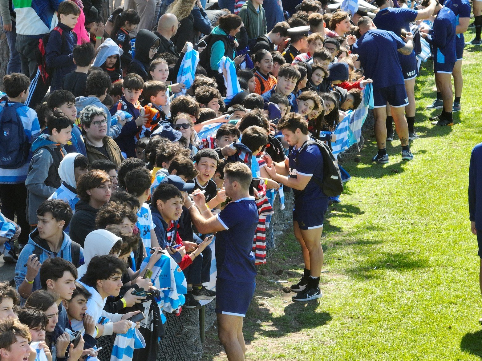 Los Pumas entrenaron en CRAI ante miles de fanáticos.