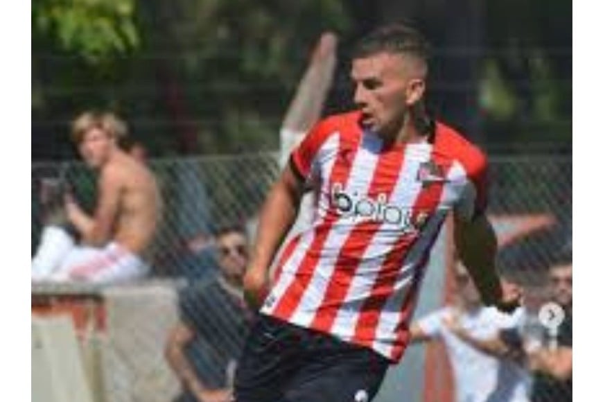 Nicolás Fernández con la camiseta del Pincha.