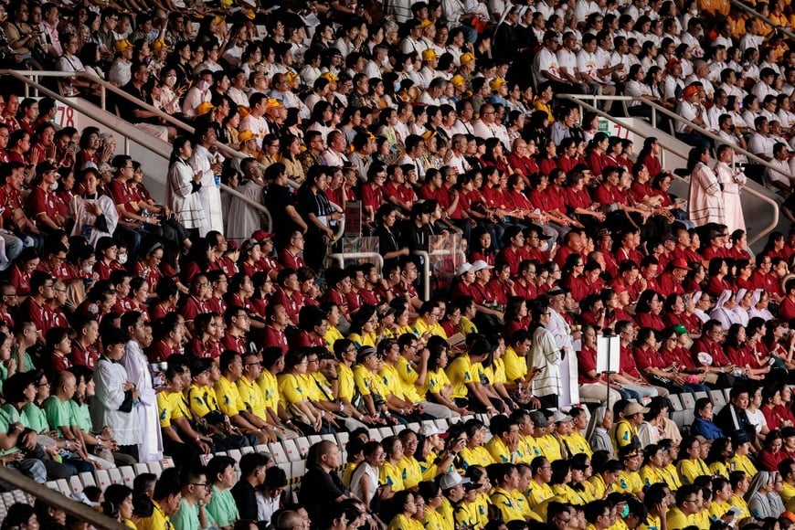 Catholic faithful attend a holy mass led by Pope Francis at the Gelora Bung Karno Stadium in Jakarta on September 5, 2024.  YASUYOSHI CHIBA/Pool via REUTERS