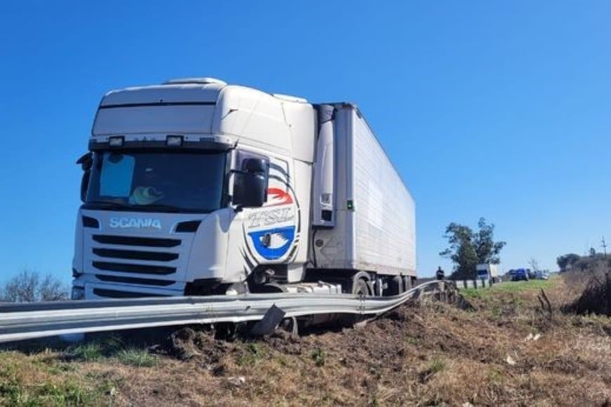 El estado del auto en que viajaba la víctima. Fotos: Gentileza Walter Cardonatti – FM La 95