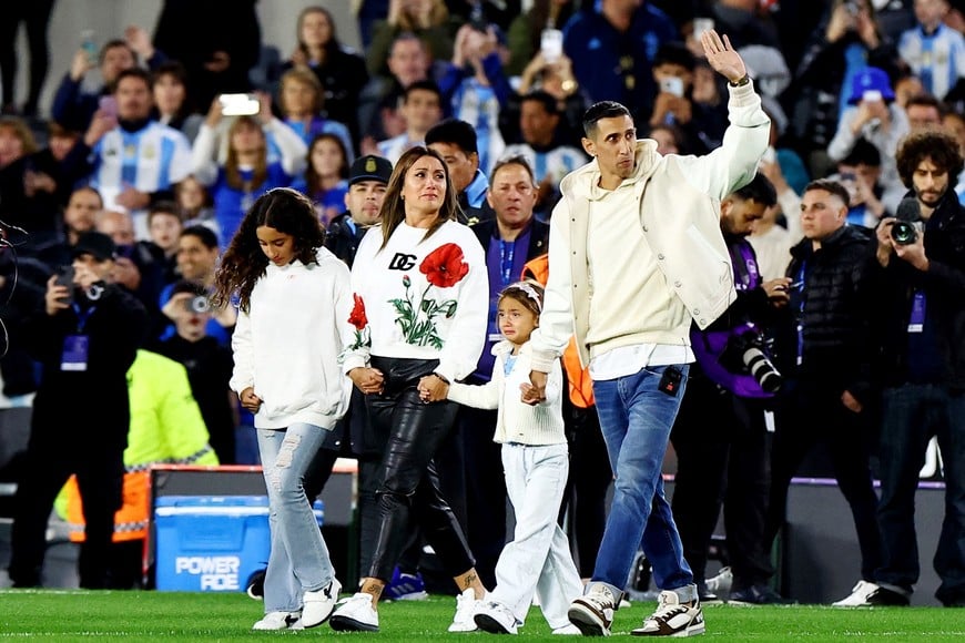 Soccer Football - World Cup - South American Qualifiers - Argentina v Chile - Estadio Mas Monumental, Buenos Aires, Argentina - September 5, 2024
Argentina's Angel Di Maria with his family receives a tribute before the match REUTERS/Agustin Marcarian