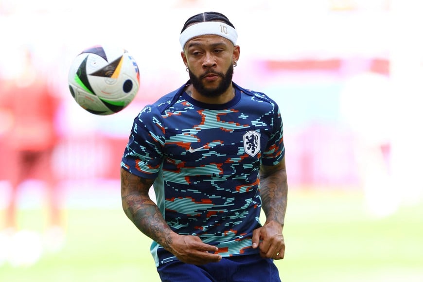 Soccer Football - Euro 2024 - Group D - Poland v Netherlands - Hamburg Volksparkstadion, Hamburg, Germany - June 16, 2024
Netherlands' Memphis Depay during the warm up before the match REUTERS/Lisi Niesner