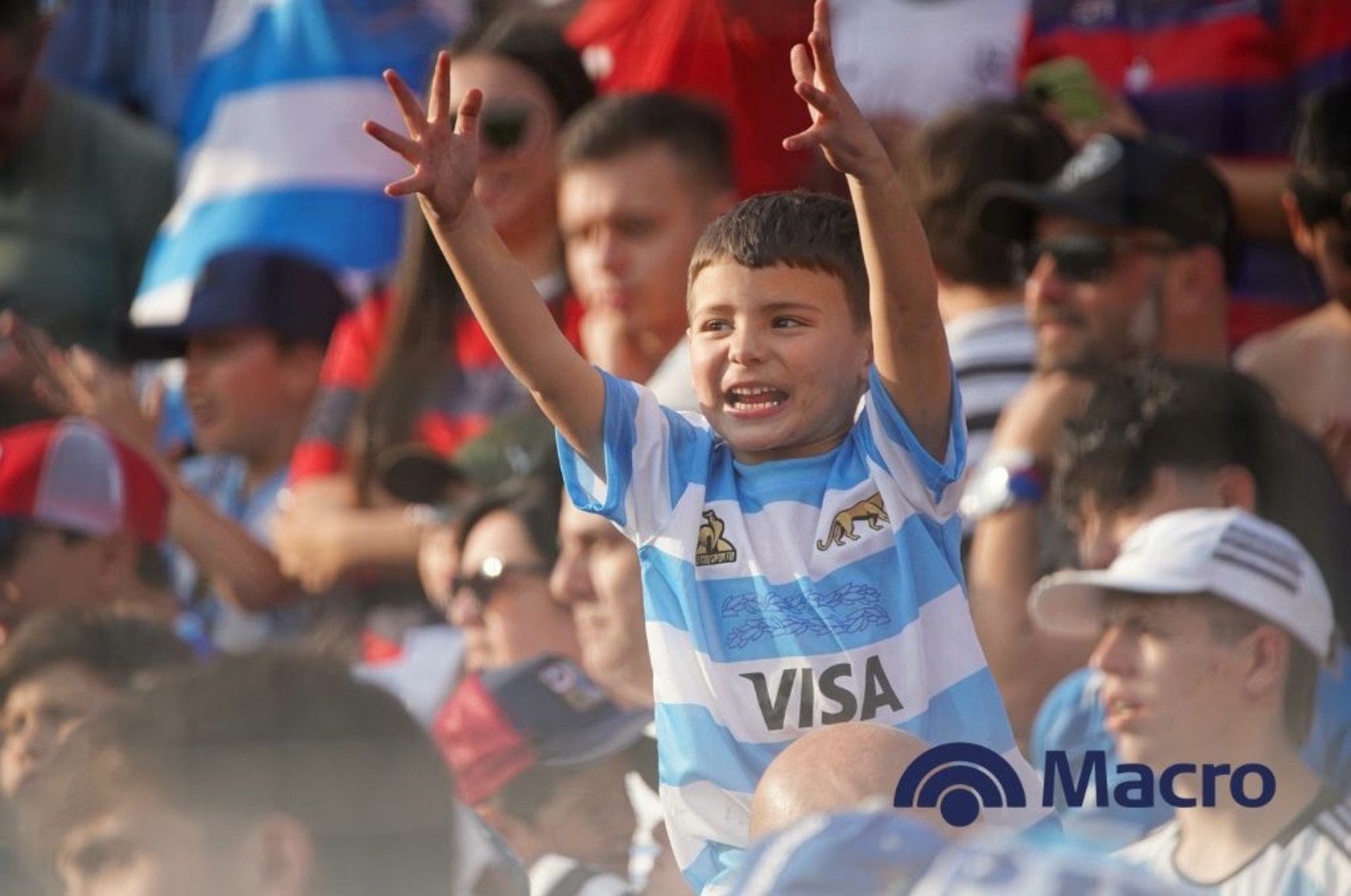 Grandes y chicos acompañaron a la selección de rugby.