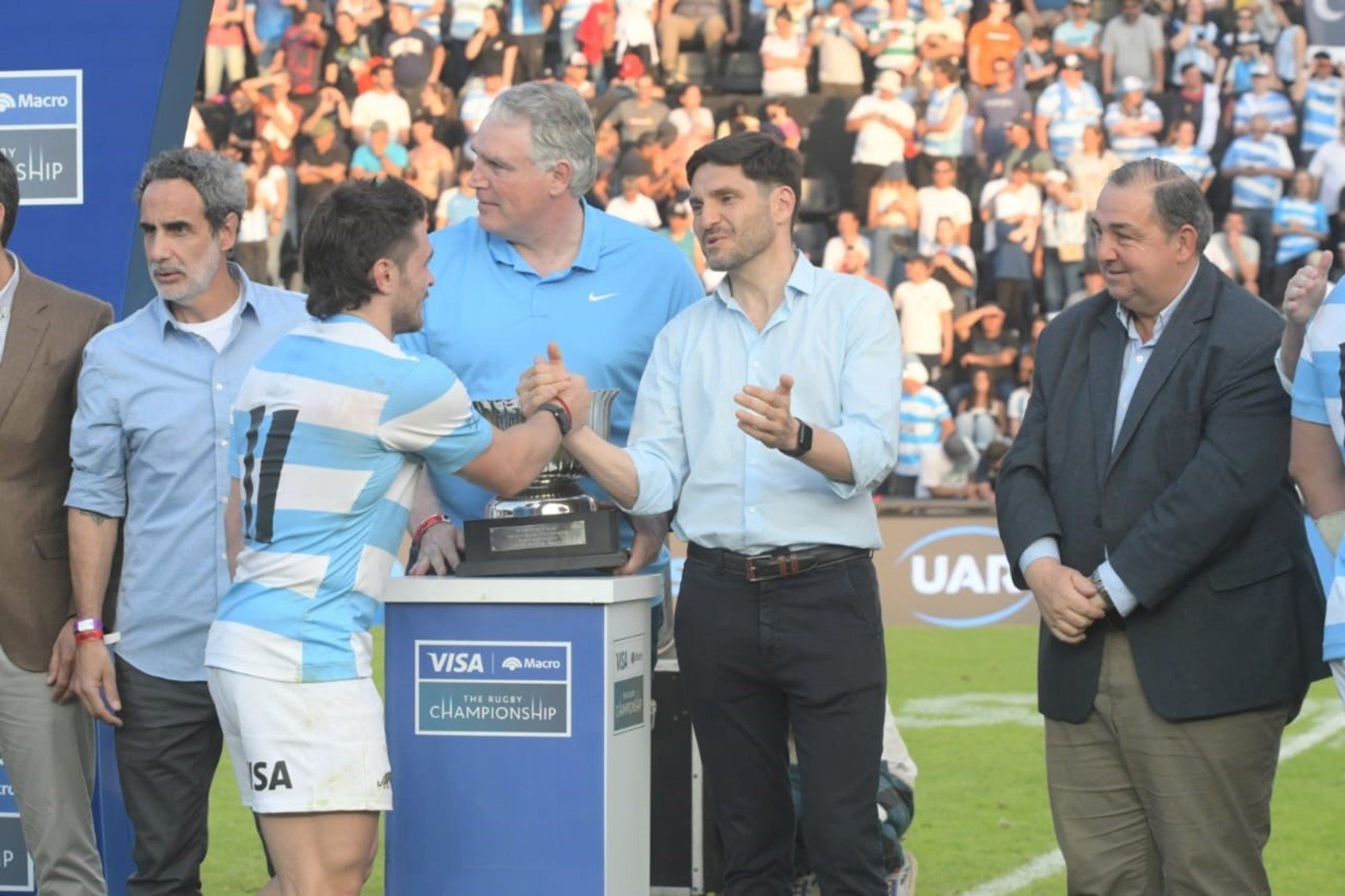 El Gobernador de Santa Fe, Maximiliano Pullaro, en la ceremonia final. 