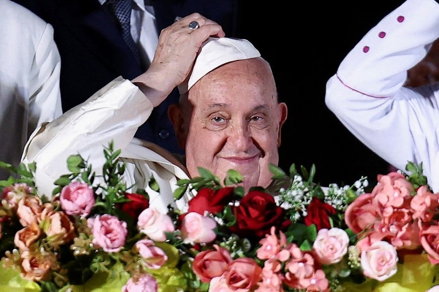 Pope Francis appears to greet faithful at the Shrine of Mary Help of Christians, in Port Moresby, Papua New Guinea, September 7, 2024. REUTERS/Guglielmo Mangiapane