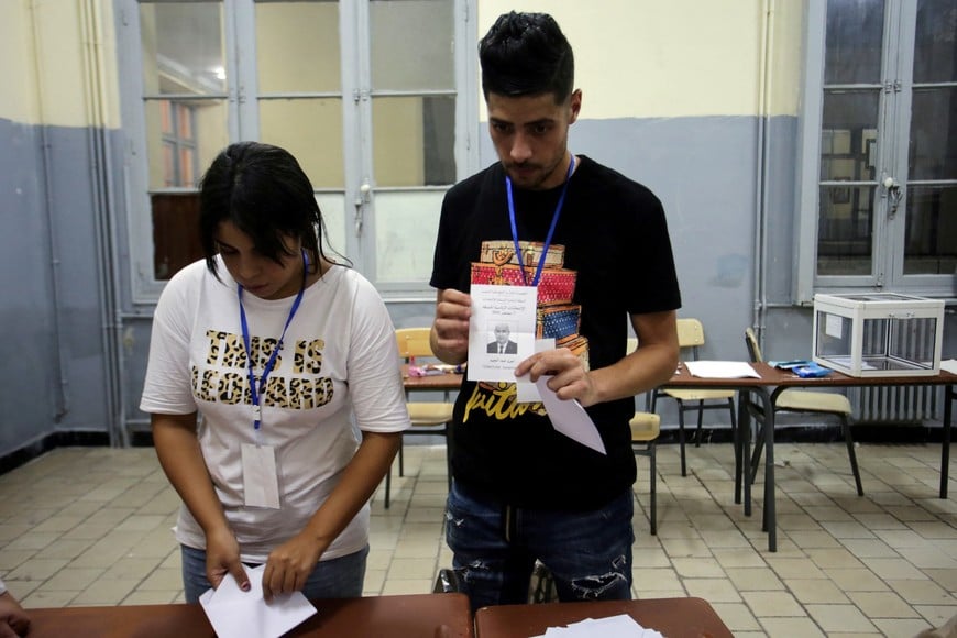 Electoral workers count ballots, during the presidential election, in Algiers, Algeria September 7, 2024. REUTERS/Ramzi Boudina