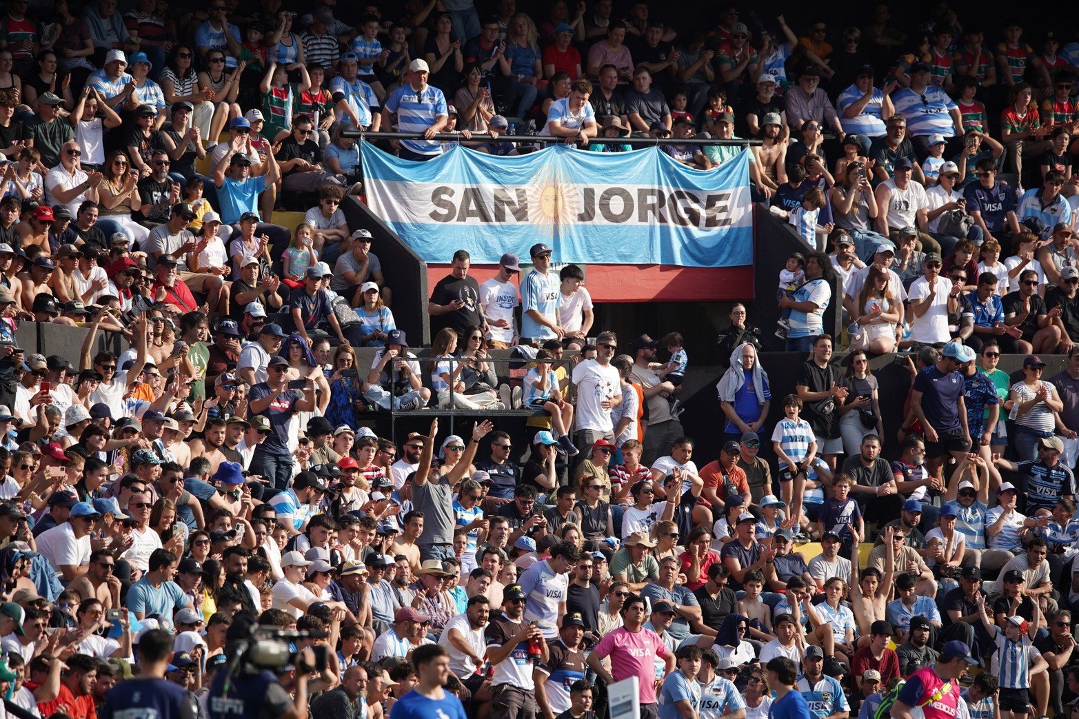 La hinchada argentina, eufórica frente a una jornada histórica