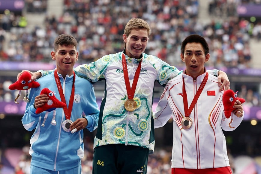 Paris 2024 Paralympics - Athletics - Men's 100m - T36 Victory Ceremony - Stade de France, Saint-Denis, France - September 7, 2024
Gold medallist James Turner of Australia celebrates on the podium with silver medallist Alexis Sebastian Chavez of Argentina and bronze medallist Yifei Yang of China REUTERS/Umit Bektas