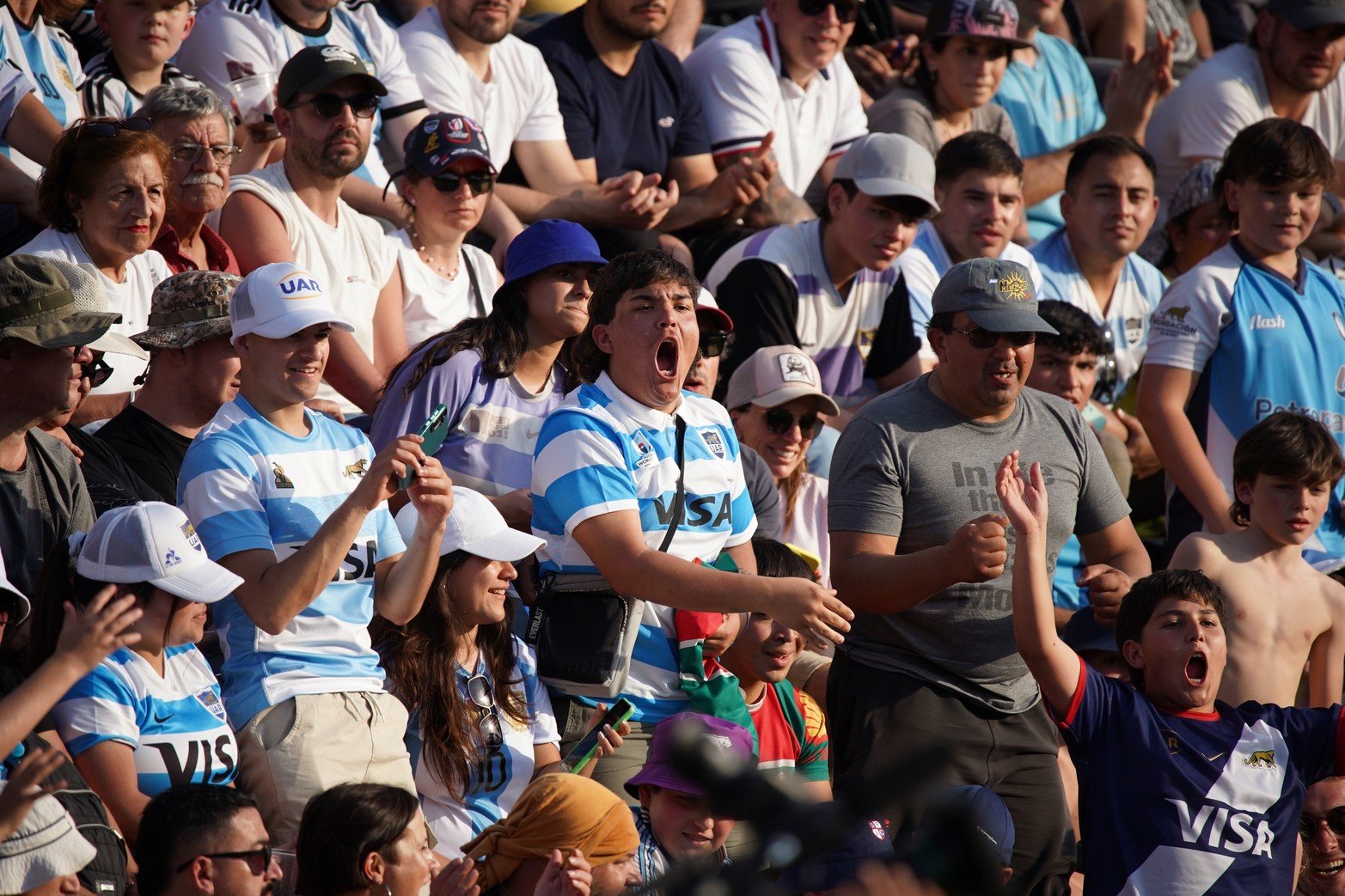 La hinchada argentina, eufórica frente a una jornada histórica 