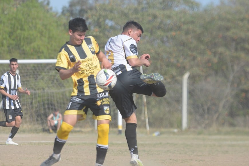 Ganó y festejó. Nacional pisó fuerte ante El Pozo y es más líder que nunca. Crédito: Luis Cetraro