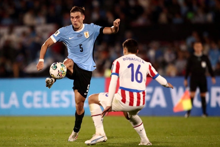 Soccer Football - World Cup - South American Qualifiers - Uruguay v Paraguay - Estadio Centenario, Montevideo, Uruguay - September 6, 2024
Uruguay's Manuel Ugarte in action with Paraguay's Damian Bobadilla REUTERS/Mariana Greif