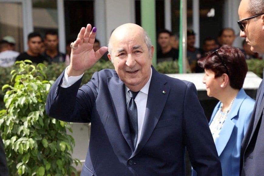 Algerian President and presidential candidate Abdelmadjid Tebboune gestures outside a polling station, during the presidential election in Algiers, Algeria September 7, 2024. Algerian Presidency/ Handout via REUTERS ATTENTION EDITORS - THIS IMAGE WAS PROVIDED BY A THIRD PARTY    NO RESALES. NO ARCHIVES.