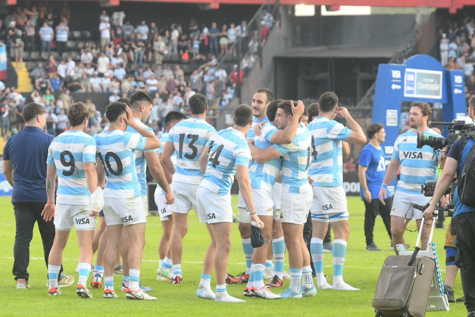 Los Pumas celebran la victoria conseguida en nuestra ciudad 