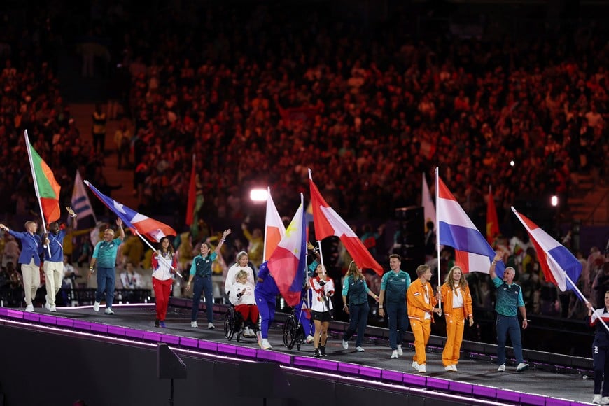 Paris 2024 Paralympics - Closing Ceremony - Paris, France - September 8, 2024
Flag bearers wave at the spectators in the crowd during the Parade of the Flags of the Nations REUTERS/Umit Bektas