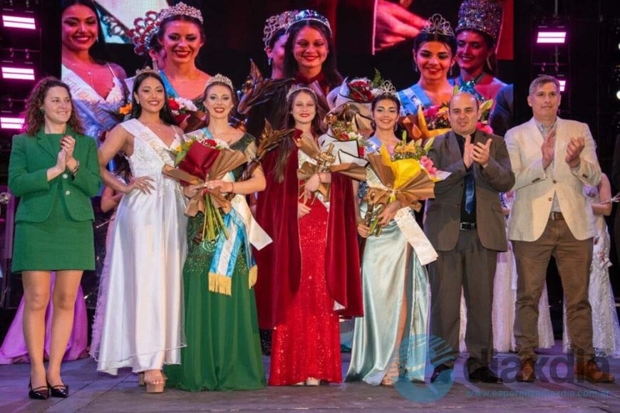 Momento cumbre, la elección a soberana en el escenario mayor de la Fiesta de la Agricultura. Crédito: Municipalidad de Esperanza.