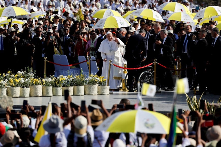 Pope Francis greets faithful on the day of the Holy Mass at the Esplanade of Taci Tolu during his apostolic trip to Asia, in Dili, East Timor, September 10, 2024. REUTERS/Willy Kurniawan/Pool