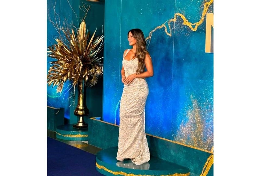 La modelo y conductora posando en la previa de los premios.