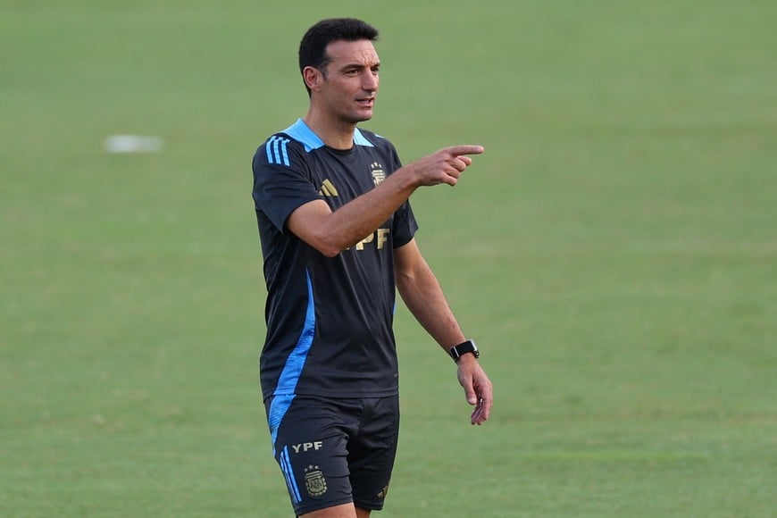 Soccer Football - World Cup - South American Qualifiers - Argentina Training - Estadio Romelio Martinez, Barranquilla, Colombia - September 9, 2024
Argentina coach Lionel Scaloni  during training REUTERS/Luisa Gonzalez