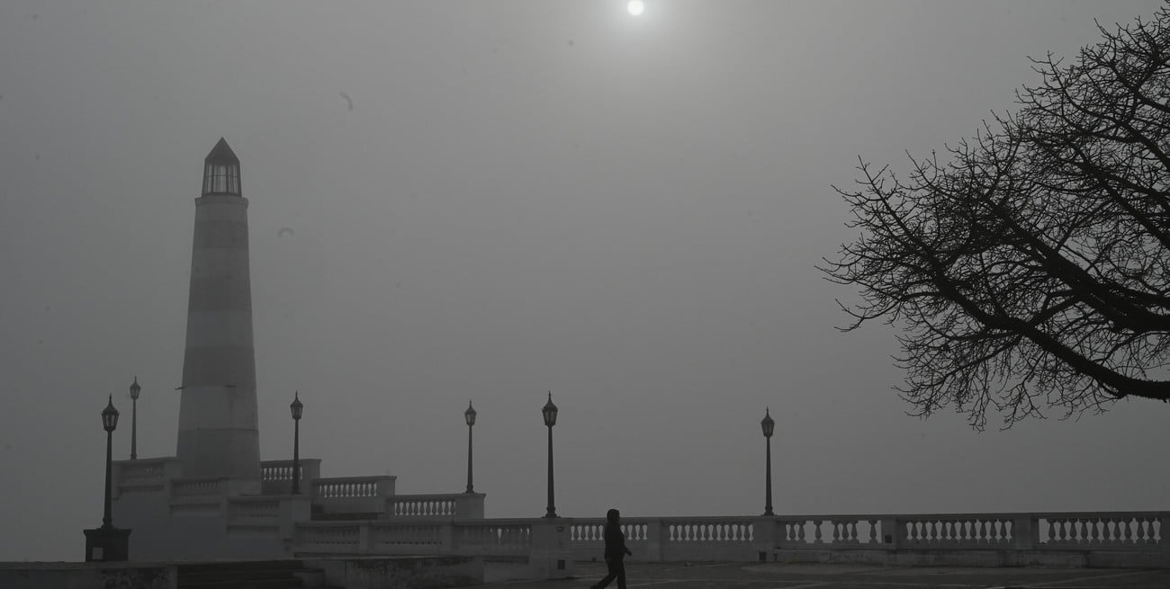 Niebla y advertencia de humo: cómo está el clima este martes en la ciudad de Santa Fe