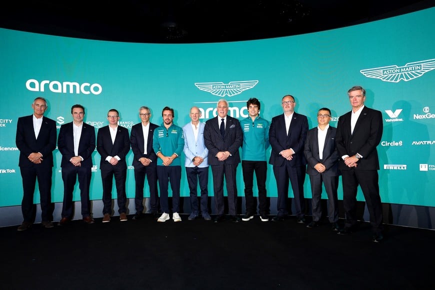 Formula One F1 - Aston Martin Press Conference - AMR Technology Campus, Silverstone, Britain - September 10, 2024
Aston Martin chairperson Lawrence Stroll with drivers Lance Stroll and Fernando Alonso, new managing technical partner Adrian Newey pose for a photograph with staff members after the press conference Action Images via Reuters/Andrew Boyers