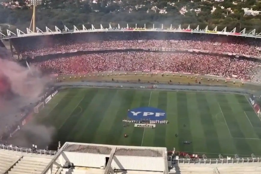 La Copa Argentina y la Copa de la Liga en su instancia de definición ya presenta la particularidad de las dos parcialidades. Crédito: Reuters