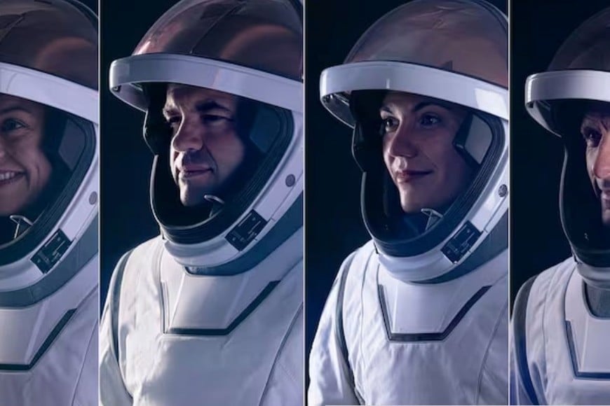 Anna Menon, Jared Isaacman, Sarah Gillis y Kidd Poteet, los astronautas no profesionales que participaron de la primera caminata espacial comercial.