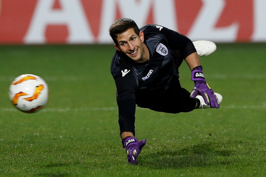 Soccer Football - Europa League - Group Stage - Group L - PAOK Salonika v Vidi FC - Toumba Stadium, Thessaloniki, Greece - October 25, 2018  PAOK Salonika's Rodrigo Rey during the warm up before the match   REUTERS/Alkis Konstantinidis grecia Rodrigo Rey campeonato torneo liga europea Europa League futbol futbolistas partido PAOK Salonika Vidi FC