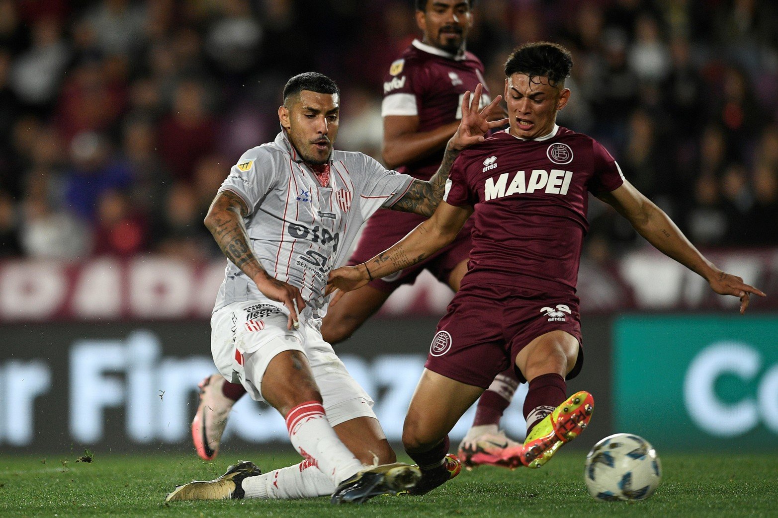 En el medio campo hay jugadas fuertes