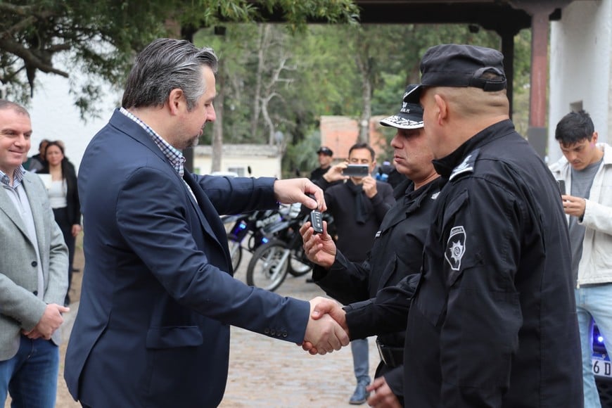 En primer turno, Cococcioni destacó que se trata de la segunda entrega de móviles en el departamento Garay, “pero nuestra primera entrega de motos, que son parte de una compra de un total de 500, producto de una licitación acelerada”.