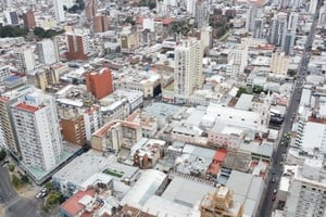 En Santa Fe, los estudiantes suelen elegir departamentos cerca de universidades, especialmente dentro de los bulevares. Crédito: Luis Cetraro.