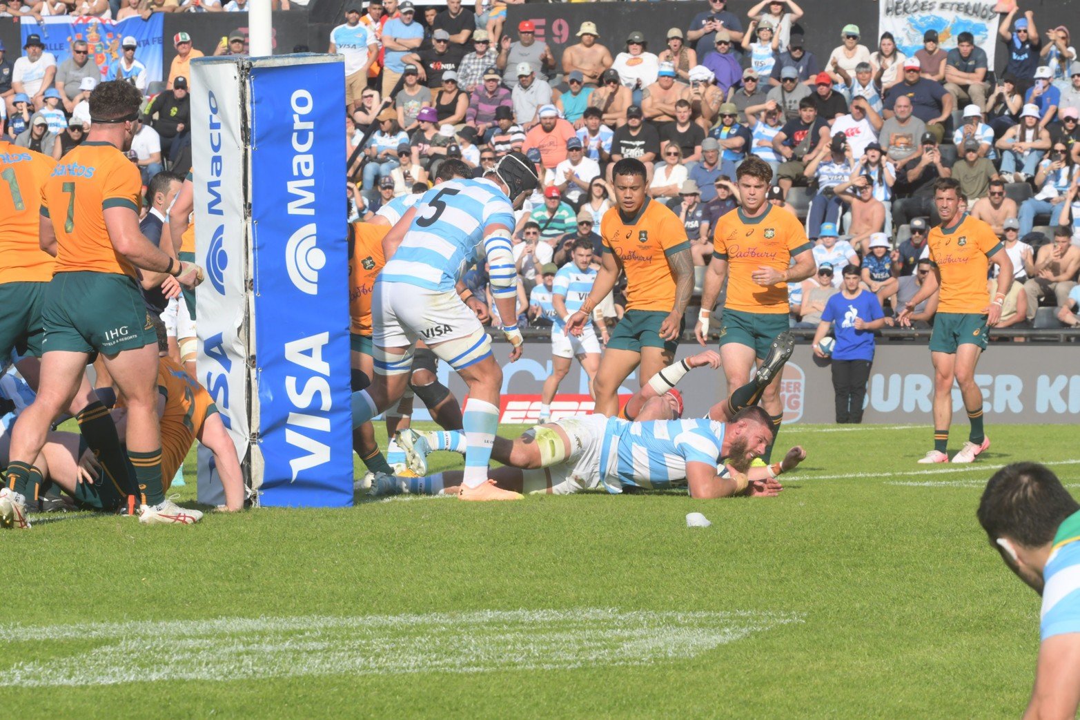 Día histórico en Santa Fe. Los Pumas ganaron a los Wallabies 67 a 27 y fue una fiesta. La ciudad capital se vistió de gala para un evento que quedará marcado en la historia. Fan fest, partido y after en el estadio de Colón.