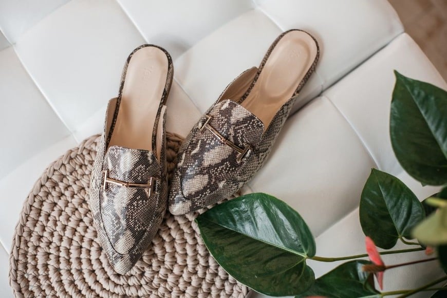 Elegancia y confort se encuentran en los mules, el must-have de la temporada.