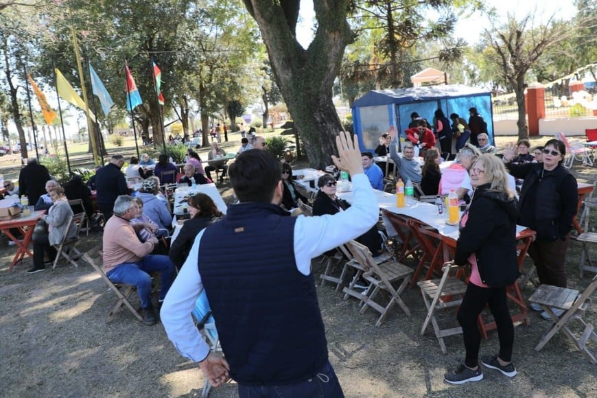 "Este evento representa lo mejor de nuestra gente y del sector productivo. Santa Fe es una provincia con una rica historia de esfuerzo y trabajo, y esta exposición es una muestra clara de nuestro compromiso con el desarrollo económico", aclaró.